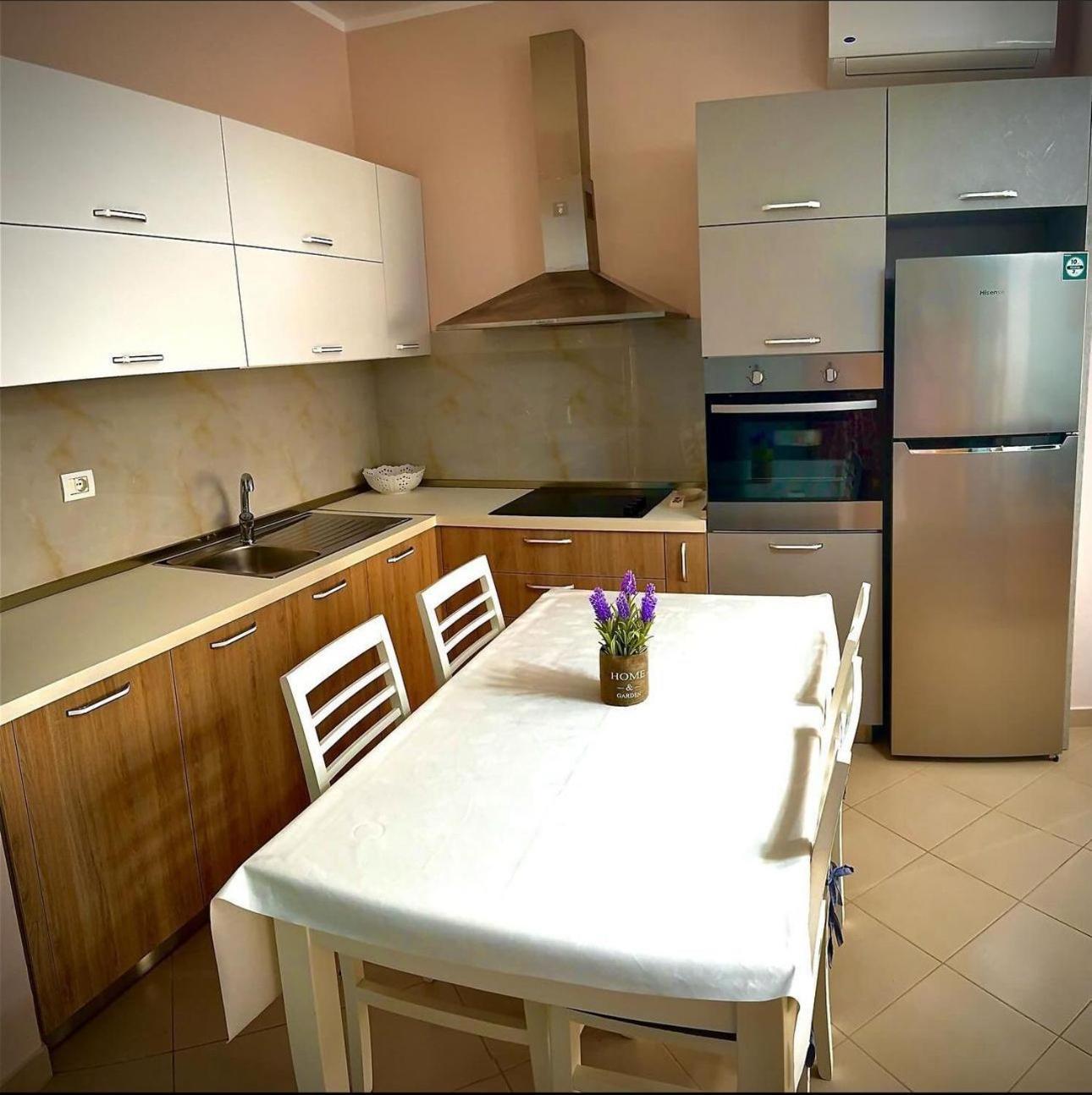 Endy Apartaments Orikum Exterior photo